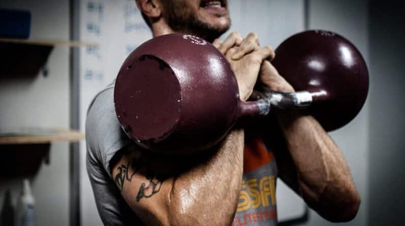 Photo Whats the Ideal Balance Between Cardio and Strength Training for Muscle Builders?