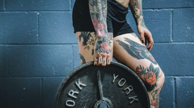 Photo "What Are the Potential Social and Cultural Influences on Body Image and Muscle-building Goals?"