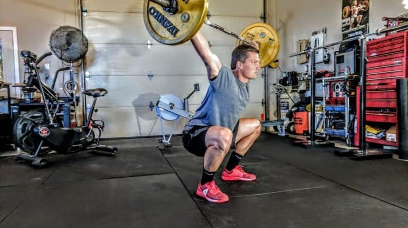 Photo "What Are the Differences Between Bodyweight Exercises and Traditional Weightlifting for Muscle Building?"