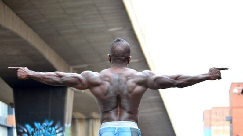 Photo "Achieving Symmetry: Muscle Building for a Balanced Physique"
